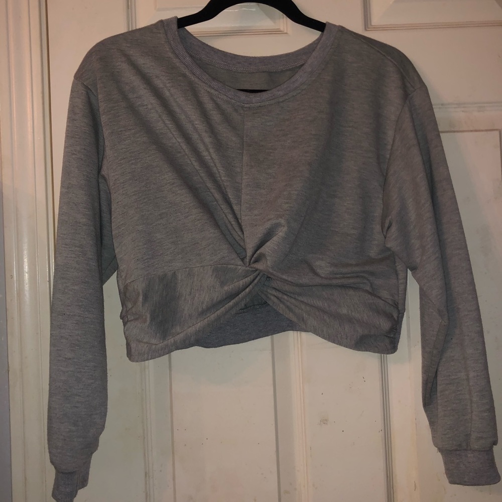 crop grey long sleeve shirt